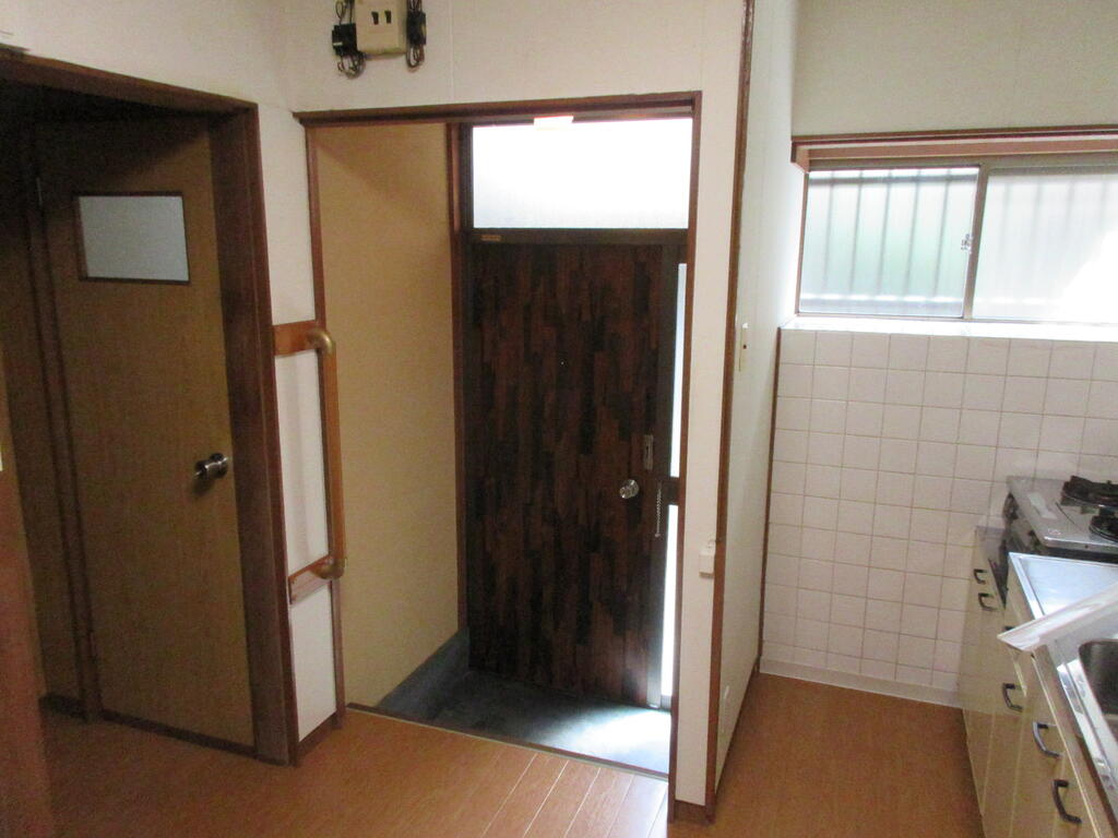 西ノ京永本町貸家の玄関写真
