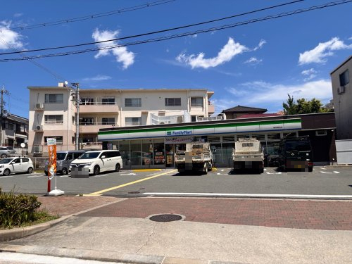 コンビニ　ファミリーマート豊中岡町北店（コンビニ）まで241m