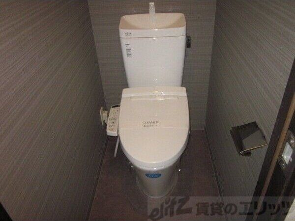 コンフォリア江坂広芝町のトイレ写真