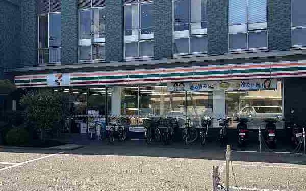 コンビニ　セブンイレブン 宇治京阪木幡駅前店（コンビニ）まで197m