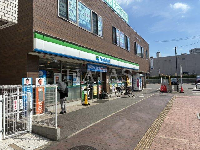 コンビニ　ファミリーマート　大府駅東口店（コンビニ）まで300m