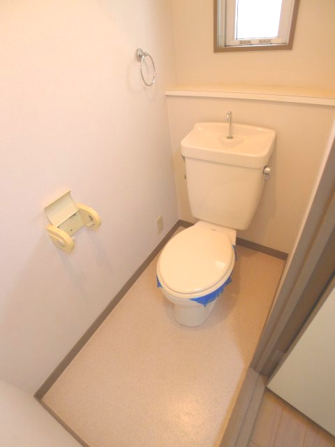 名鉄名古屋本線 山王駅 徒歩15分 3階建 築34年のトイレ写真
