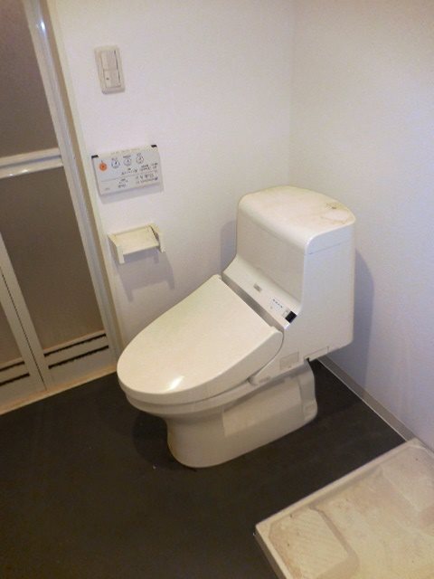 阪神本線 尼崎センタープール前駅 徒歩7分 2階建 築10年のトイレ写真