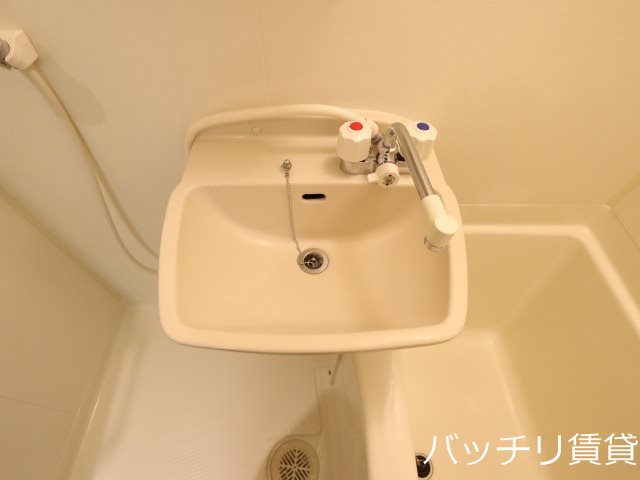 洗面設備　同型タイプの為、現状を優先いたします。