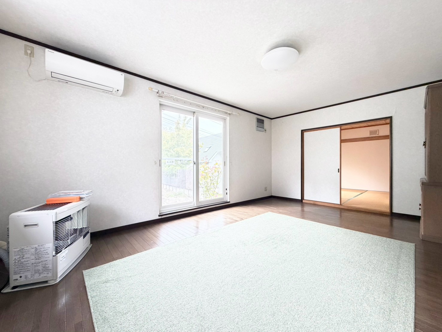 南区藤野5条7丁目 戸建の居間写真