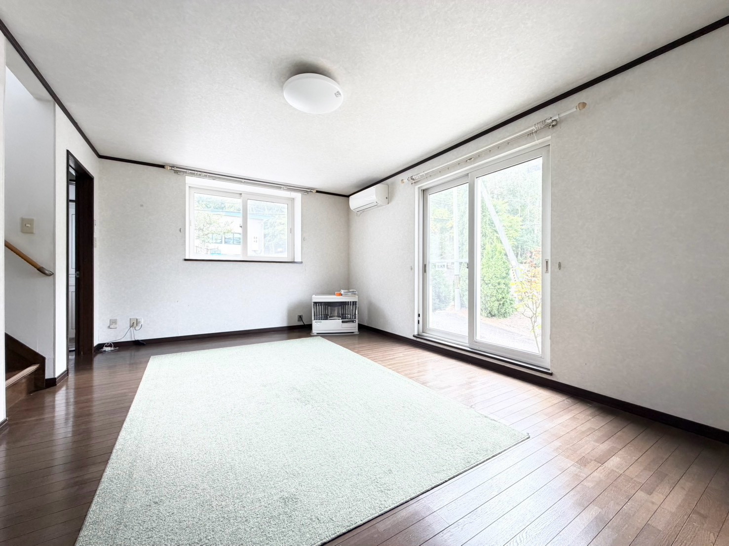 南区藤野5条7丁目 戸建の居間写真