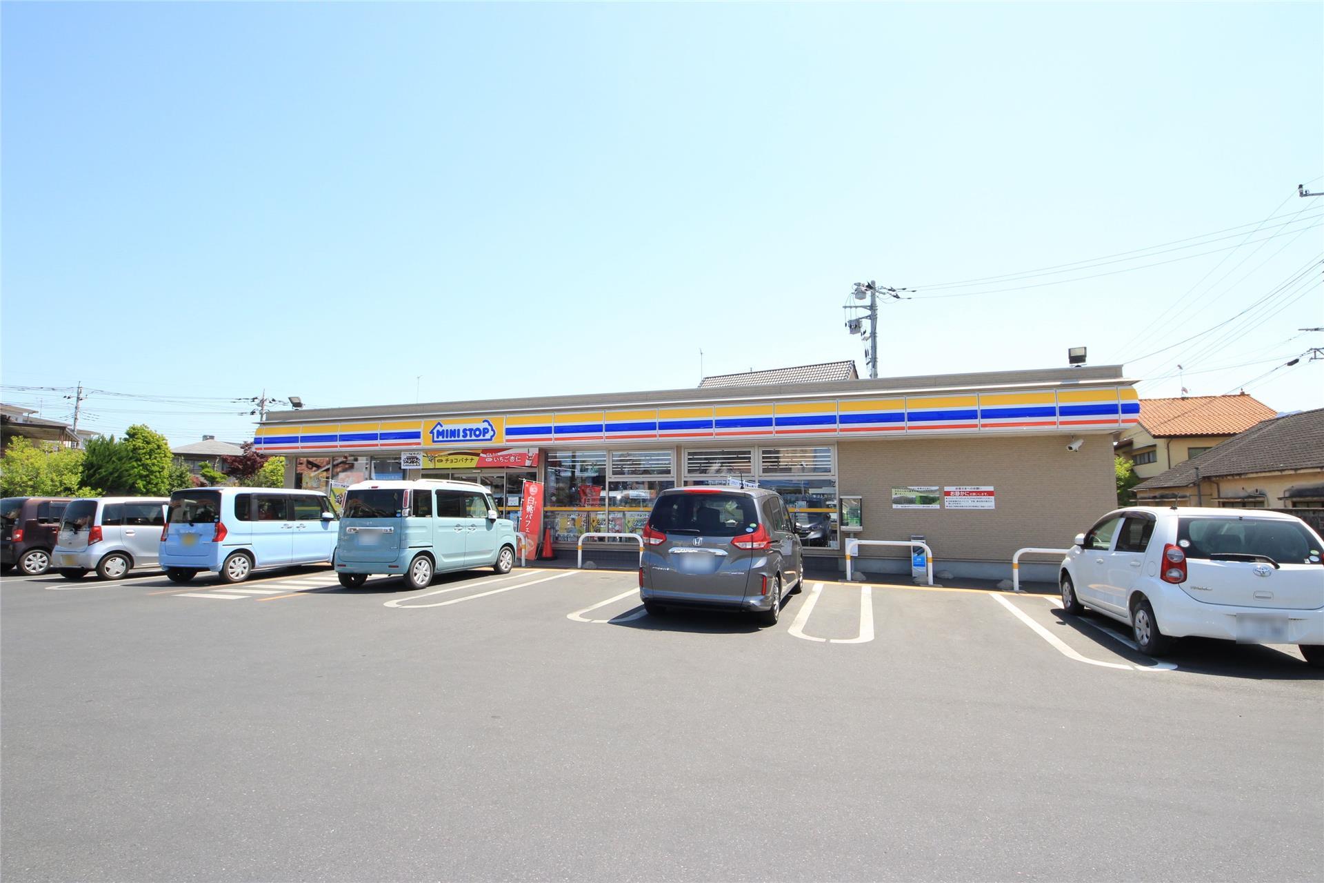 コンビニ　ミニストップ足利堀込店（コンビニ）まで632m