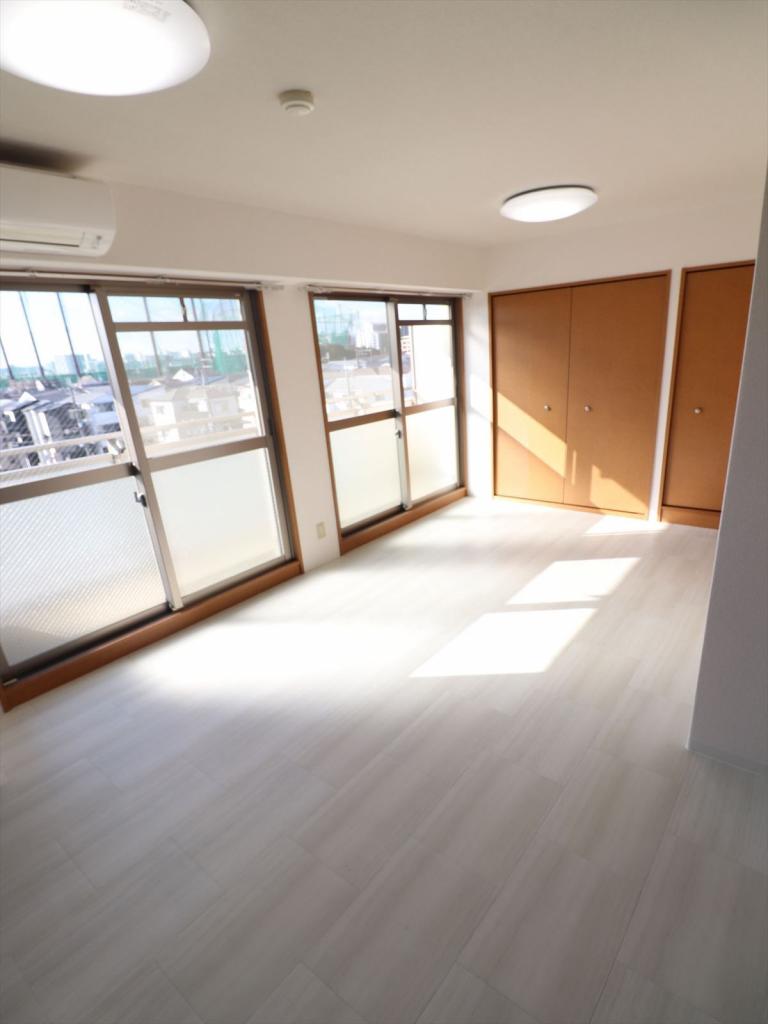 ジュネス別府の居間写真