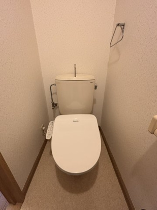 都営大江戸線 西新宿五丁目駅 徒歩5分 4階建 築34年のトイレ写真