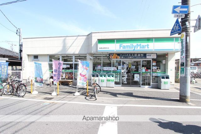 コンビニ　ファミリーマート（コンビニ）まで732m