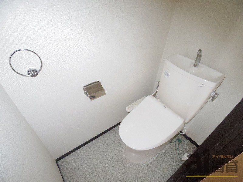 西武新宿線 東村山駅 徒歩5分 5階建 築43年のトイレ写真