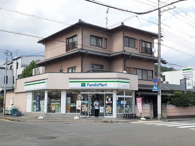 コンビニ　ファミリーマト大名屋京都北山店（コンビニ）まで400m
