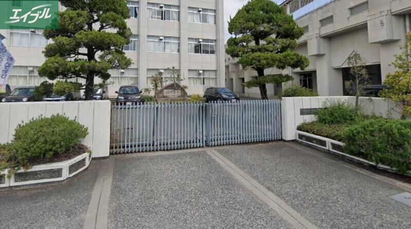 中学校　岡山市立中山中学校（中学校）まで357m