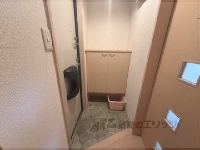 ロイヤルコートA棟の玄関写真