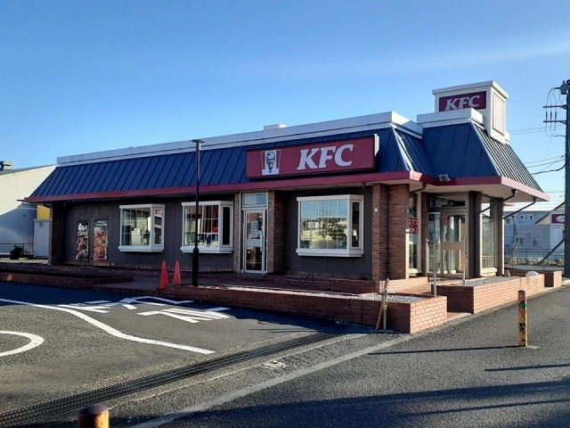 飲食店　ケンタッキー（飲食店）まで900m