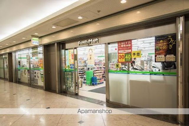 コンビニ　ファミリーマート赤坂パークビル店（コンビニ）まで286m
