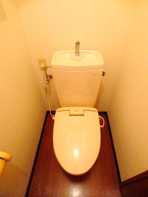 地下鉄鶴舞線 御器所駅 徒歩10分 4階建 築30年のトイレ写真
