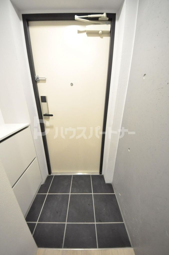 イートス根岸A棟の玄関写真