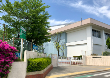 中学校　碧南市立東中学校（中学校）まで500m