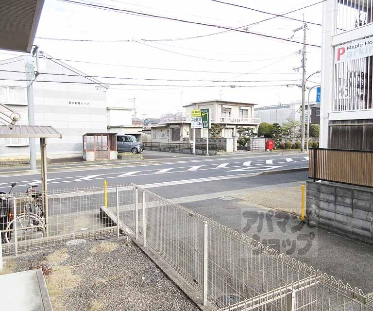 眺望　大通りが広がり近くにスーパーやコンビニがあります！