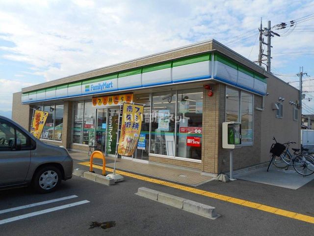 コンビニ　ファミリーマート 野洲冨波店（コンビニ）まで676m
