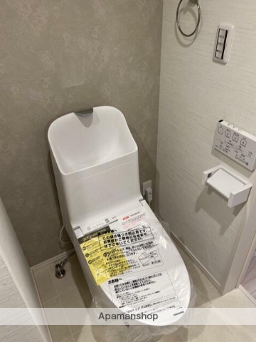 小田急線 読売ランド前駅 徒歩8分 2階建 築4年のトイレ写真