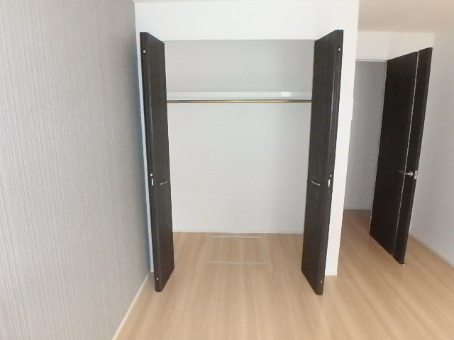 収納　施工会社が同じ別物件の参考写真です