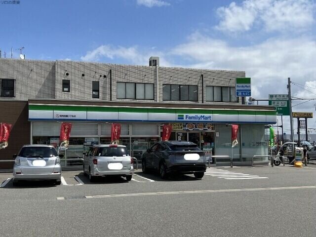 コンビニ　ファミリーマート福岡福重3丁目店（コンビニ）まで477m