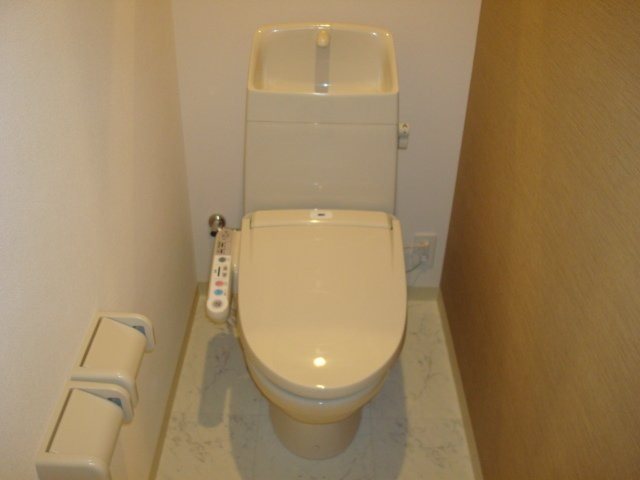 西武国分寺線 鷹の台駅 徒歩20分 3階建 築12年のトイレ写真