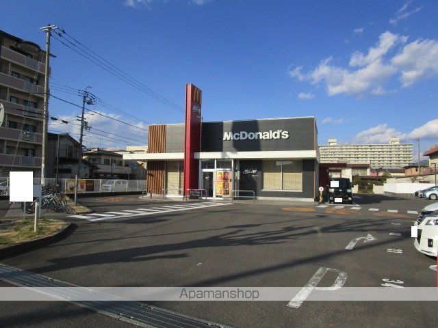 飲食店　マクドナルド高知稲荷町店（飲食店）まで640m