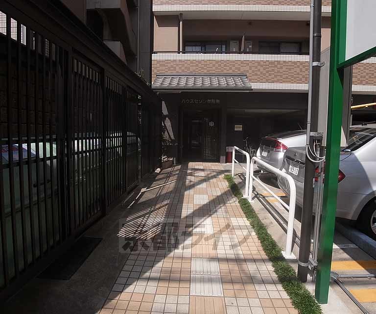 ハウスセゾン御所南の外観写真