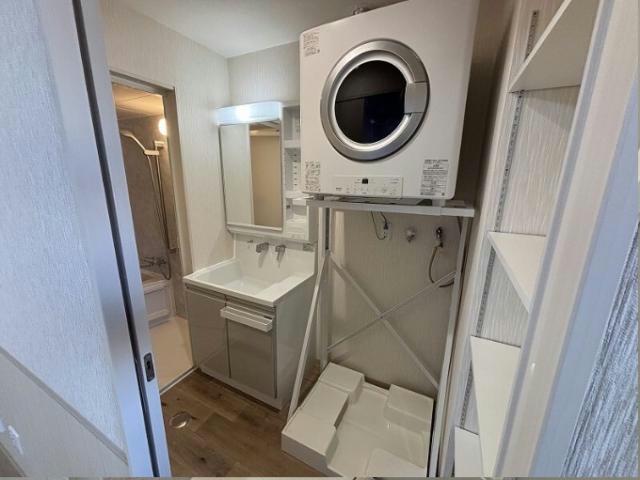 浦添市 6階建 築1年の内装写真