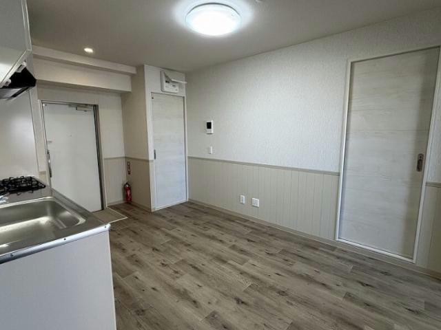 浦添市 6階建 築1年の居間写真