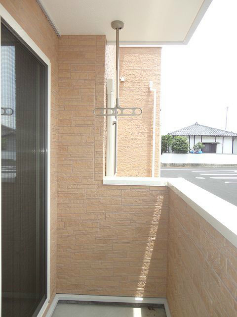 バルコニー　※写真は201号室のお部屋です。