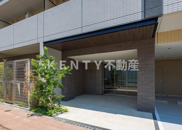 エントランス　落ち着いたエントランスです