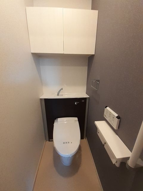 近江鉄道本線 八日市駅 徒歩23分 2階建 築5年のトイレ写真