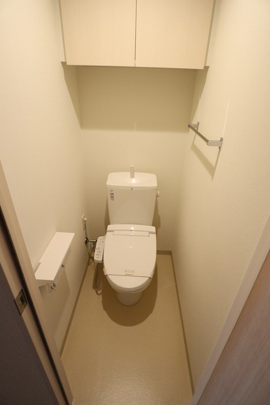 ＪＲ根岸線 桜木町駅 徒歩8分 10階建 築12年のトイレ写真