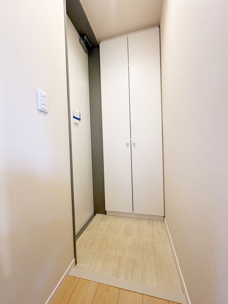 玄関　※102号室参考写真