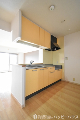 キッチン　※同タイプ別部屋のため、参考画像であり現況優先です。