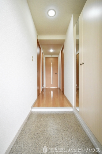 玄関　※同タイプ別部屋のため、参考画像であり現況優先です。