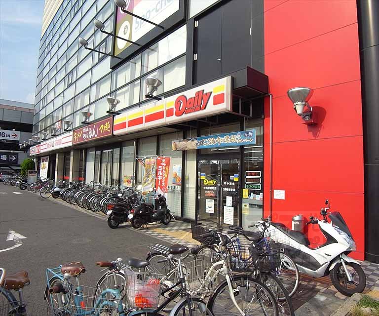 コンビニ　デイリーヤマザキ伏見平塚町店（コンビニ）まで190m