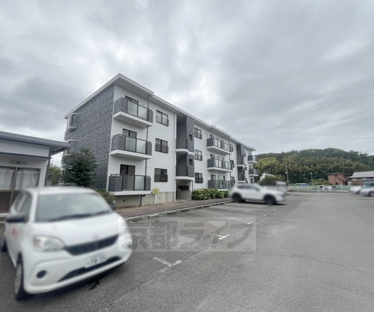 ＪＲ山陰本線 馬堀駅 徒歩3分 3階建 築34年の外観写真
