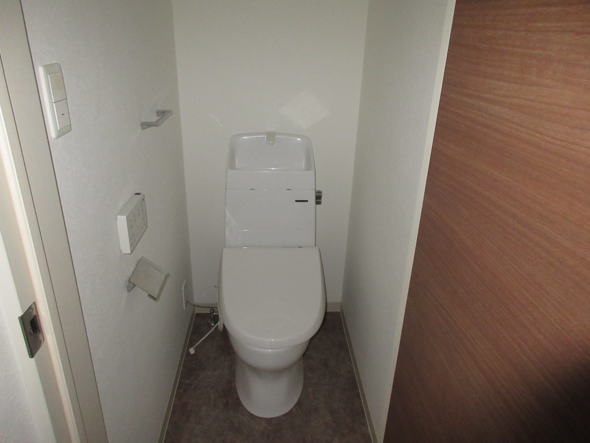 近鉄南大阪線 矢田駅 徒歩6分 3階建 築5年のトイレ写真