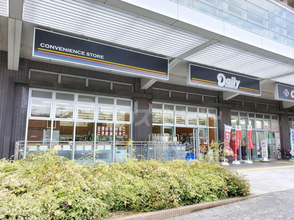 コンビニ　デイリーヤマザキブリリアマーレ有明店（コンビニ）まで1m