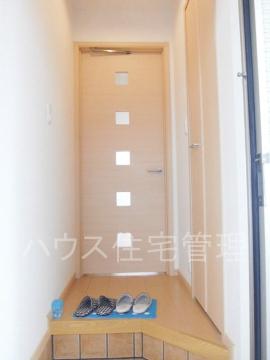 阪急京都線 総持寺駅 徒歩11分 2階建 築16年の玄関写真
