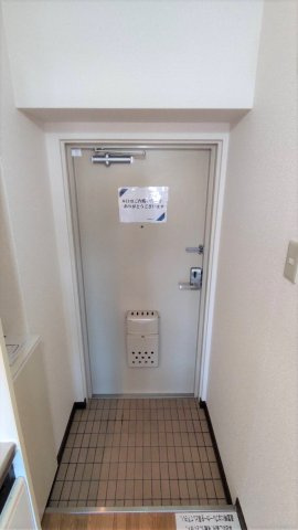 玄関　シューズ収納あります