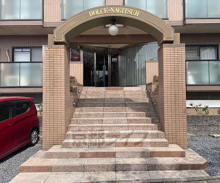 地下鉄東西線 椥辻駅 徒歩6分 5階建 築31年の外観写真