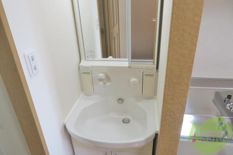洗面設備　洗面は独立しております。朝の準備などはこちらで。
