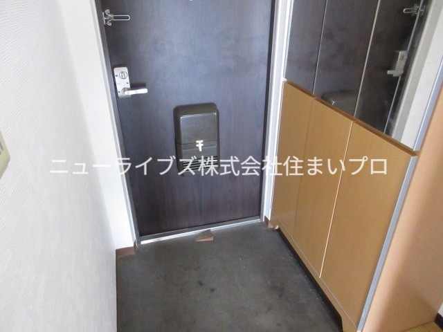 京阪本線 萱島駅 徒歩42分 8階建 築33年の玄関写真