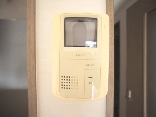 セキュリティ　お部屋の中で訪問者の確認ができるＴＶドアホンが付いています♪